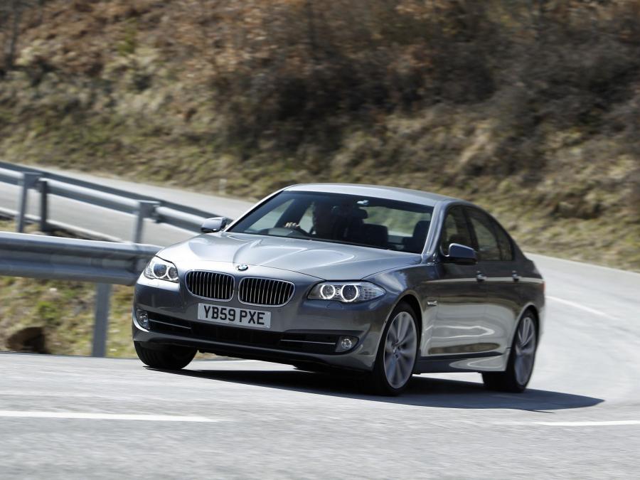  BMW 535i Sedan 2010 года  (UK) (фото 4 из 16)